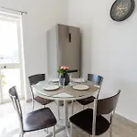 Luxurious דירה